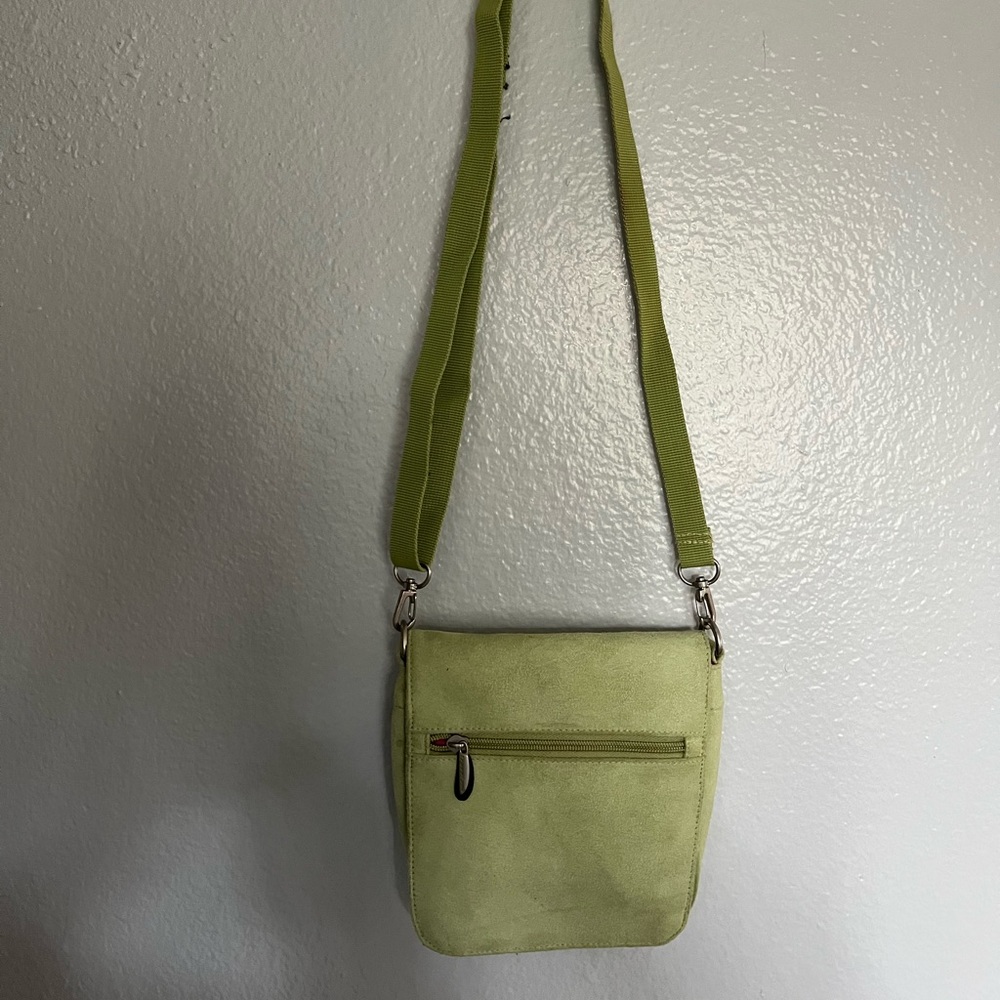 Traveling cross body travel bag. 🌺